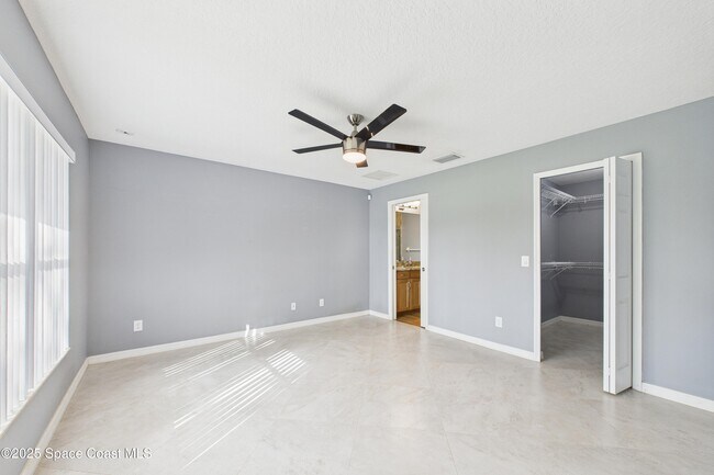 Building Photo - 1936 Gloria Cir