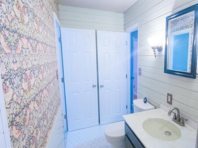 Building Photo - 122 Maxwell Dr