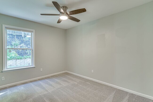 Building Photo - Gorgeous Single Family Home on a Cul-de-Sac!