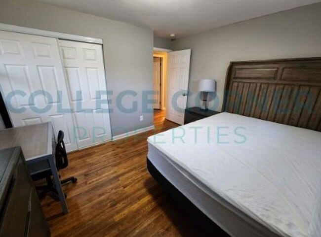 Building Photo - 639 S Poplar St