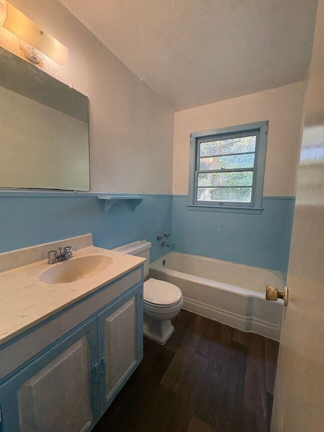 Building Photo - 320 W 83rd St