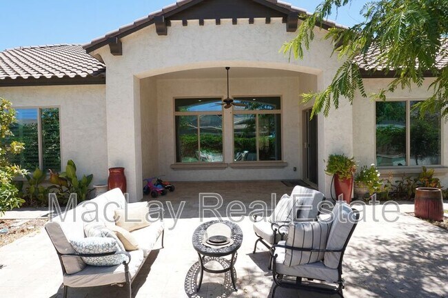 Building Photo - 2910 E Wildhorse Dr