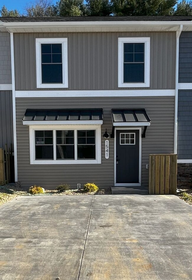 Luxury Townhome in Congers Creek 1541 Palomino Trl Rockingham VA