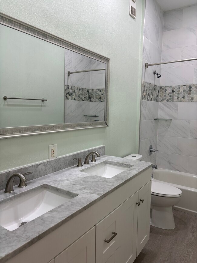 Building Photo - 136 Reserve Cir