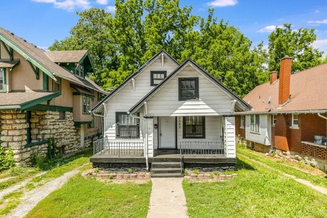 Primary Photo - 3542 College Ave