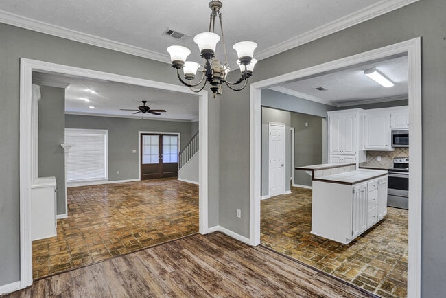 Building Photo - 404 Pine Brake Cir