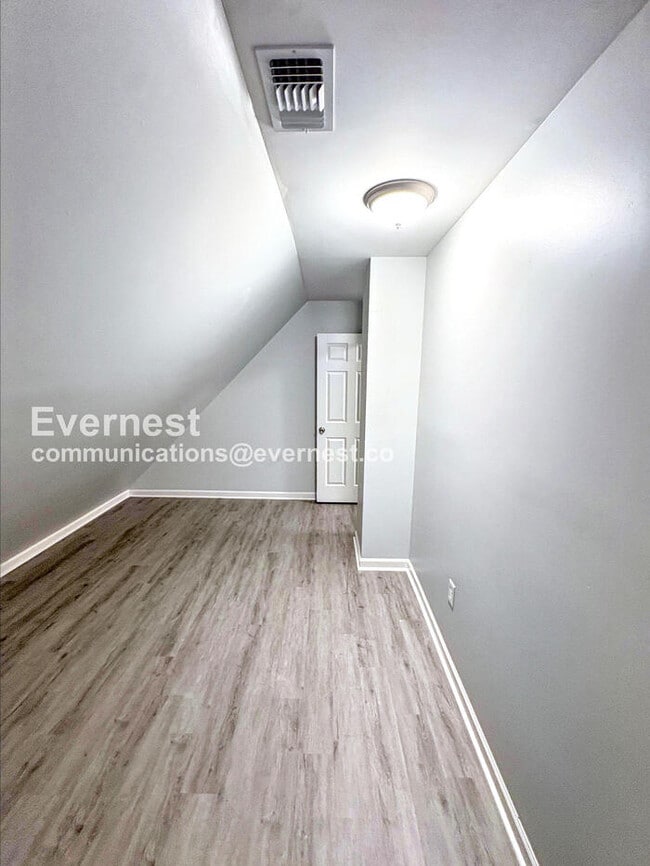 Building Photo - 2001 Chicago Ave NW