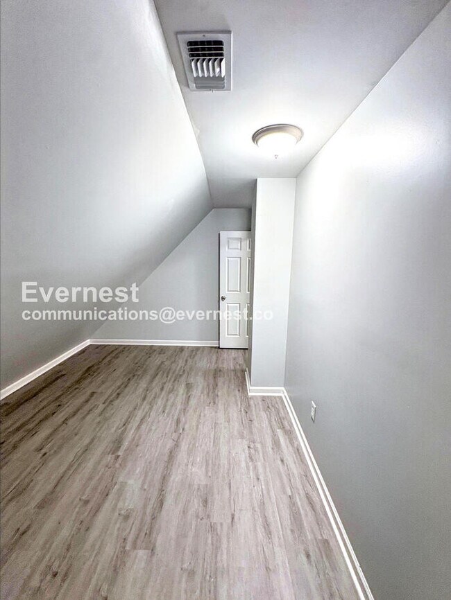 Building Photo - 4 Bed, 3 Bath Home with Off-Street Parking / Pet-Friendly / Coming Soon!