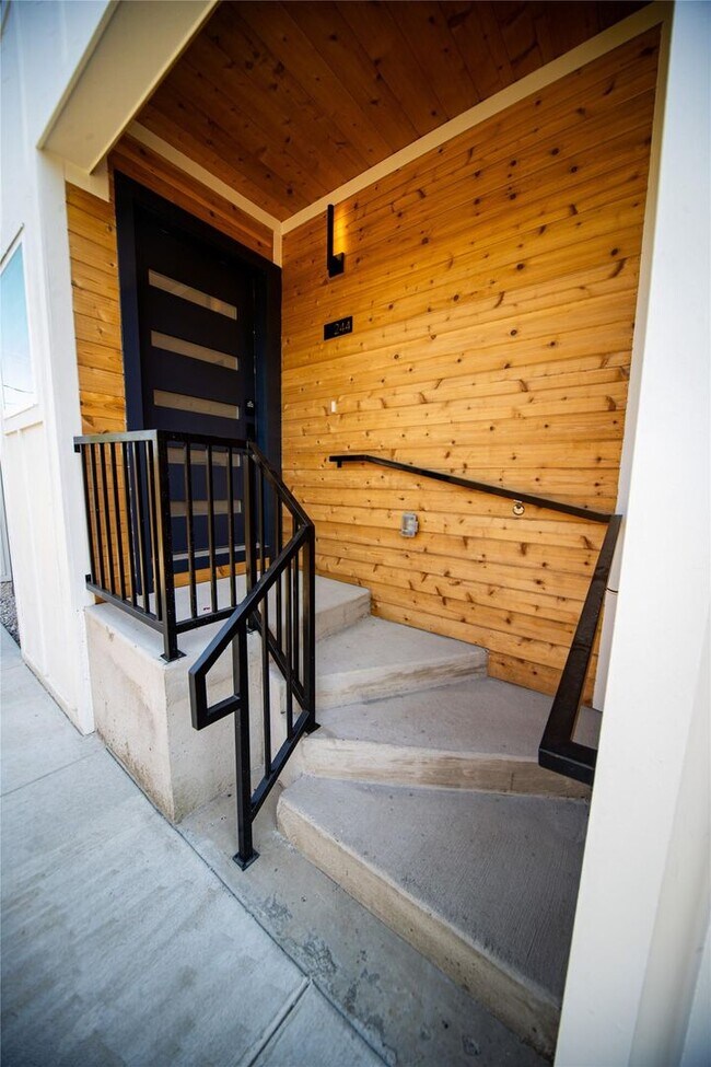 Building Photo - Urbane Crest Drive #236