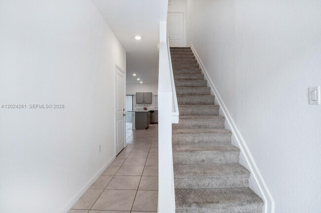 Building Photo - 1170 SW 7th Ct