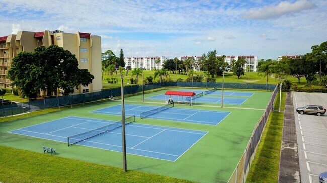 Building Photo - 3810 Via Poinciana