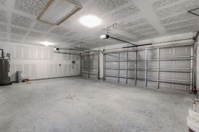 Building Photo - For Rent- 2nd month FREE Rent