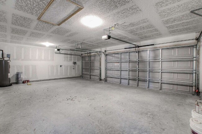 Building Photo - For Rent