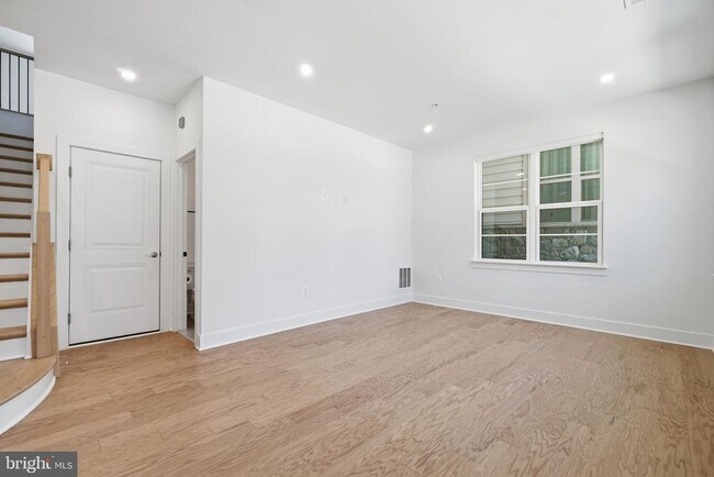 Building Photo - 10235 Dalmatian St