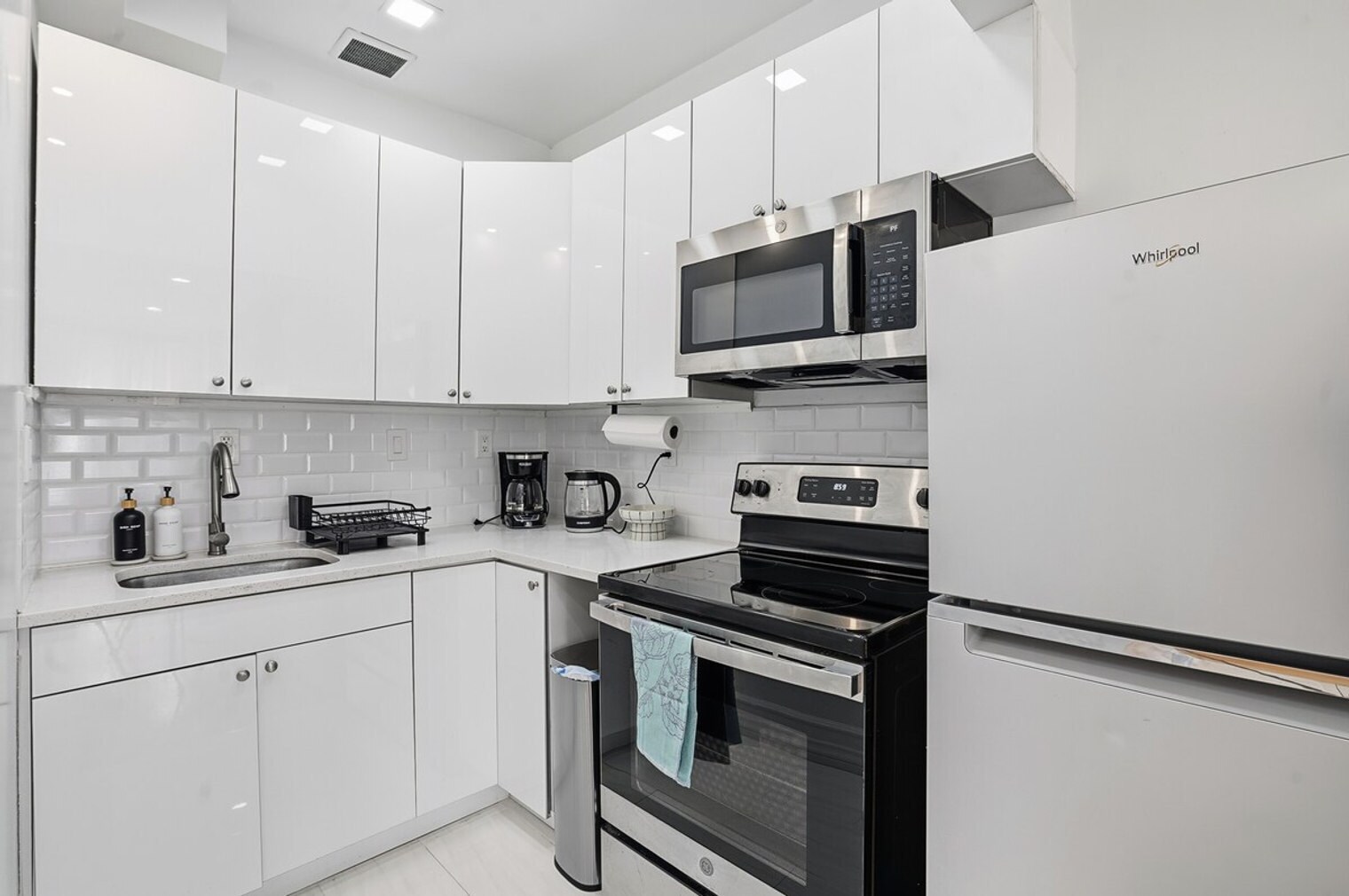 Building Photo - 1569 Lexington Ave