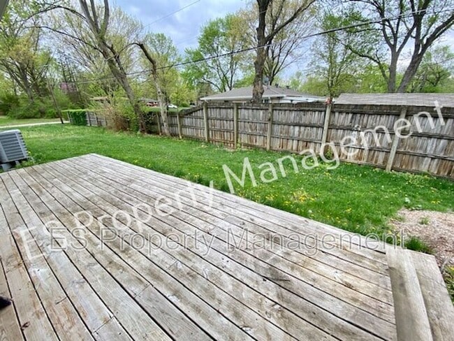 Building Photo - 8070 Chiltern Dr