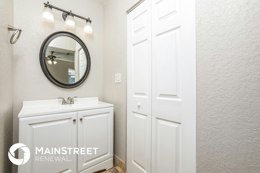 Building Photo - 1442 Lakecrest Dr