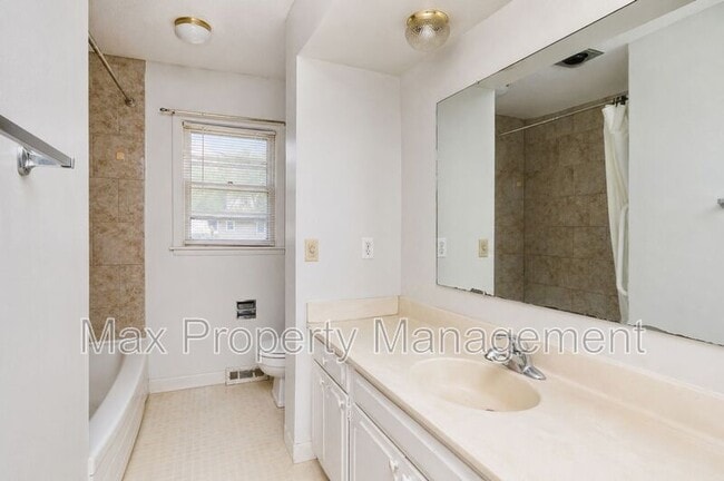 Building Photo - 4413 63rd St