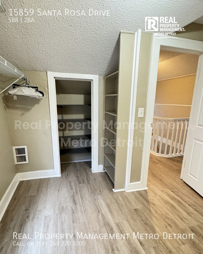 Building Photo - 15859 Santa Rosa Dr