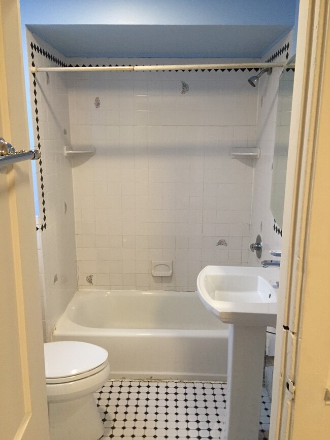 Building Photo - 17 Stratton Ter