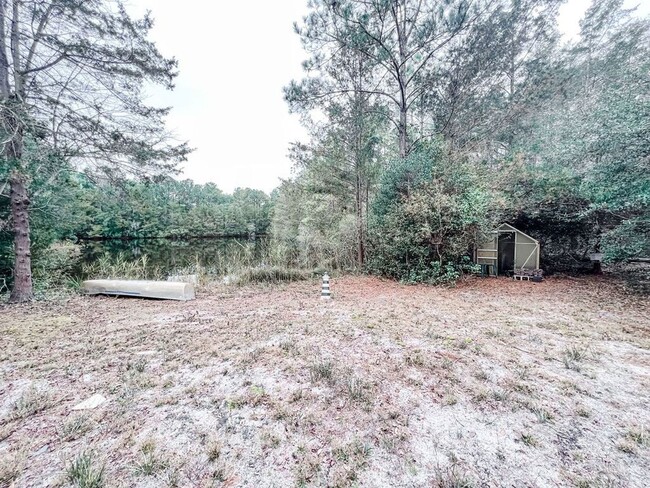 Building Photo - LOCATION! 5 mins from Carolina Beach bridg...