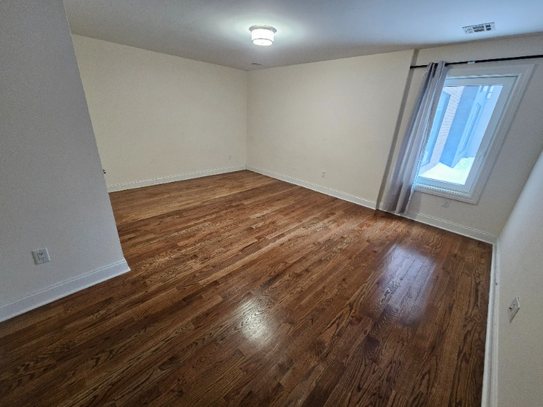 Building Photo - 115 Bruen St