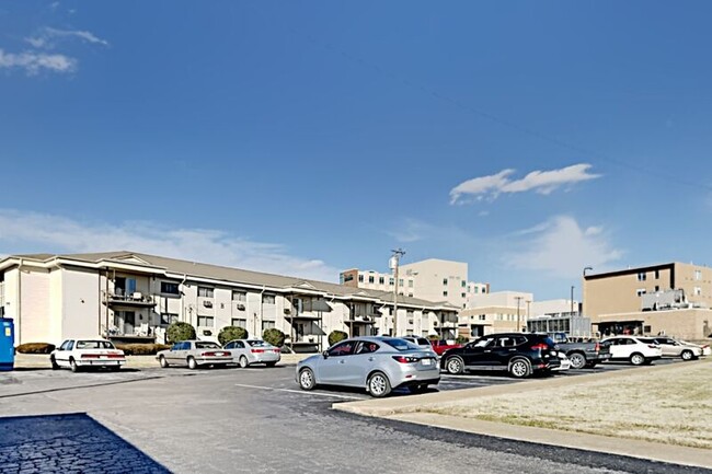 Building Photo - 550 E Bledsoe St