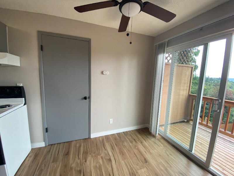 Building Photo - 308 Summit Ave N