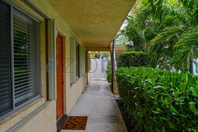 Building Photo - 1250 Miami Rd