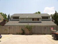 Building Photo - 3BD 2BA TOWNHOME
