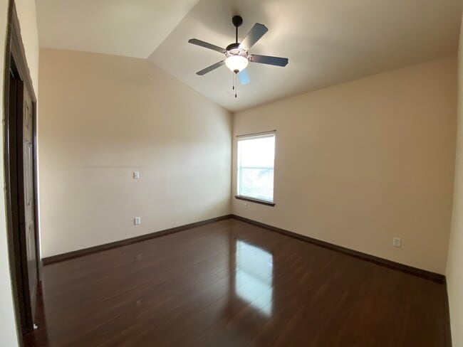 Building Photo - 7700 Oak Landing Drive