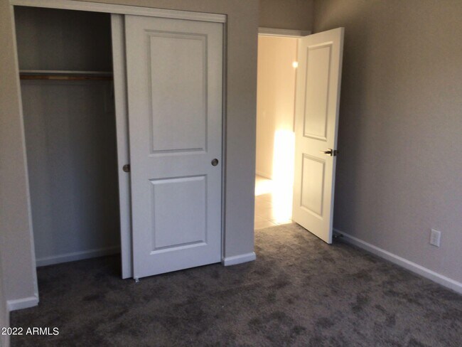 Building Photo - 691 S Silvercreek Pl