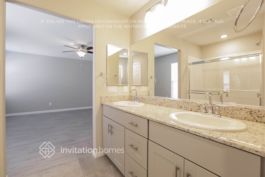 Building Photo - 9291 S Park St