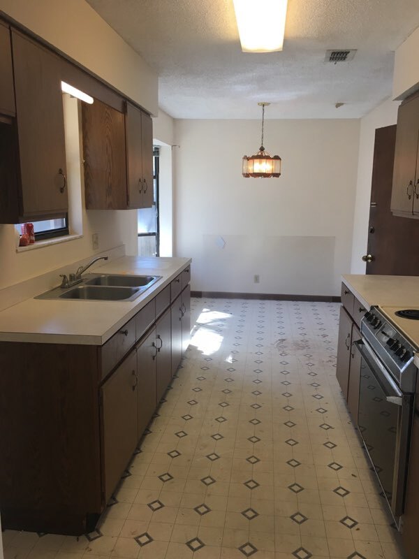 Building Photo - 7906 Dwyer Dr