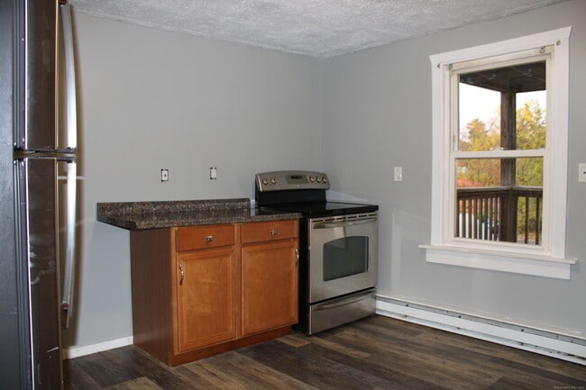 Building Photo - 24 James St