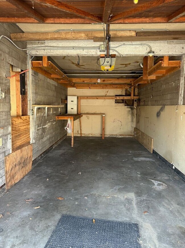 Building Photo - Cedar LB