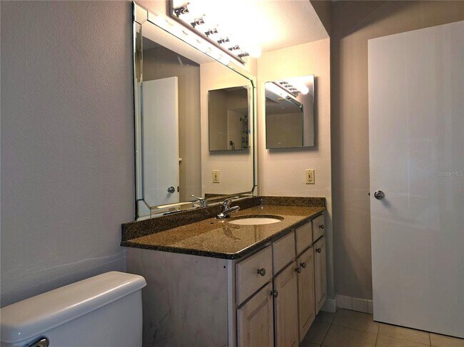 Building Photo - 5801 Bahia Del Mar Cir N