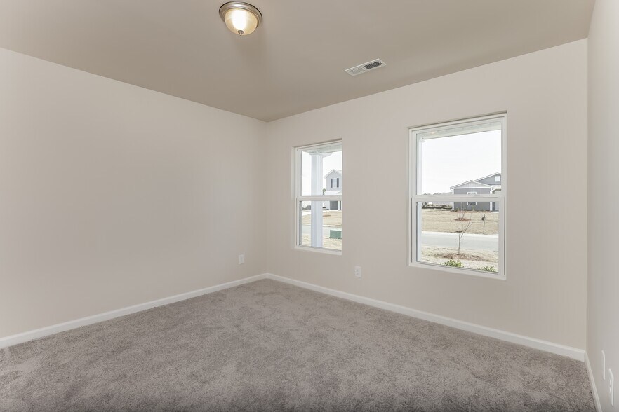 Building Photo - 1213 Fescue Rd