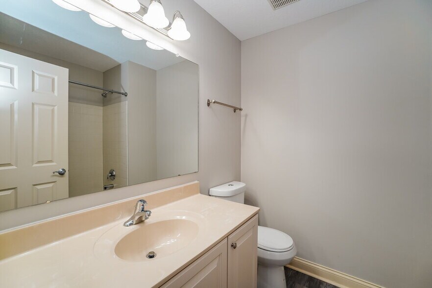 Building Photo - 7209 Upper Albany Dr