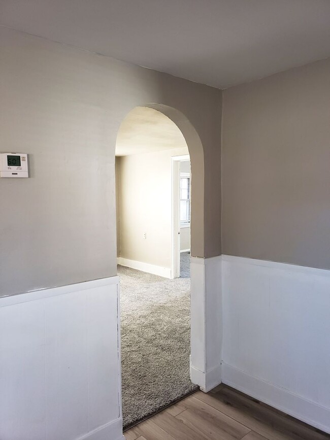 Building Photo - 1 or 2 bed/1 bath house for rent in Newton