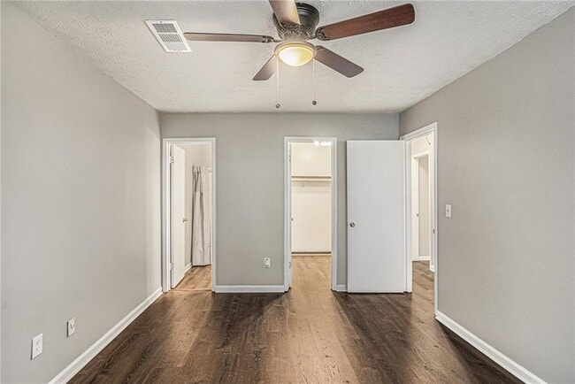 Building Photo - 5472 Glen Haven Dr