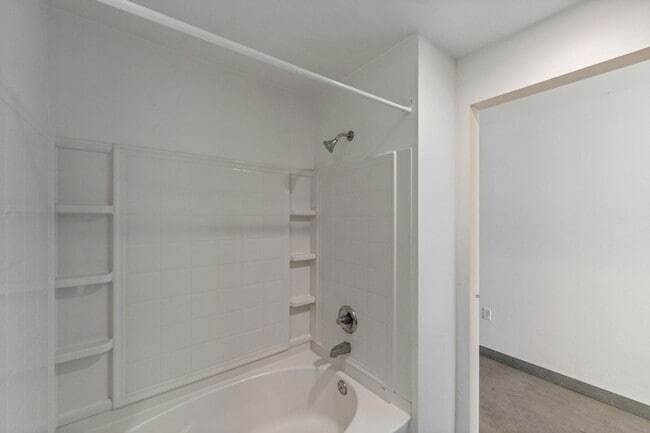 Building Photo - 700 N Washington Ave