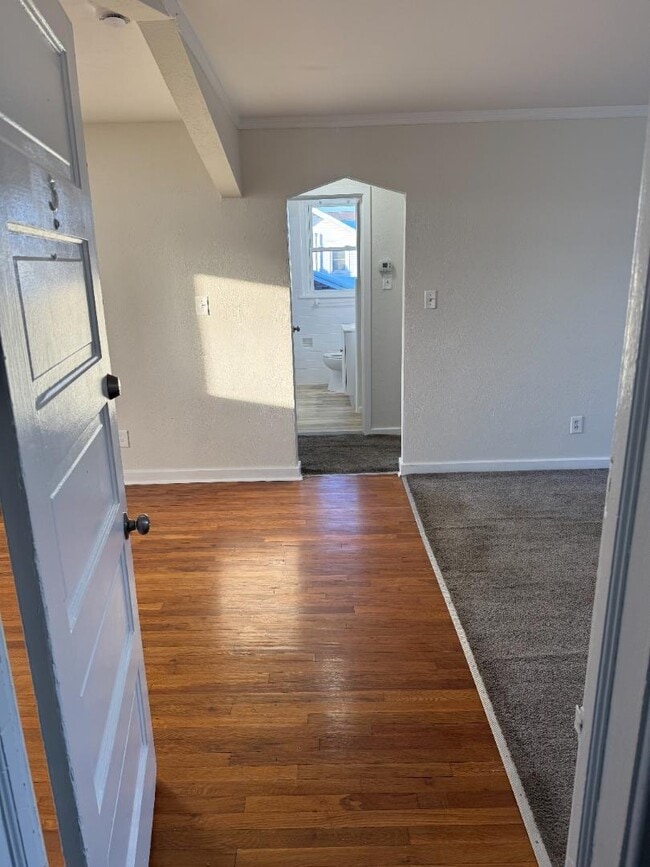 Building Photo - 525 14th Ave