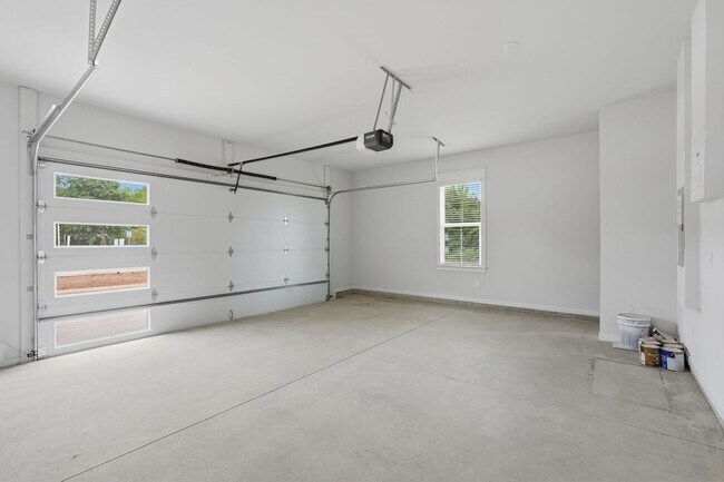 Building Photo - 331 Orchid St