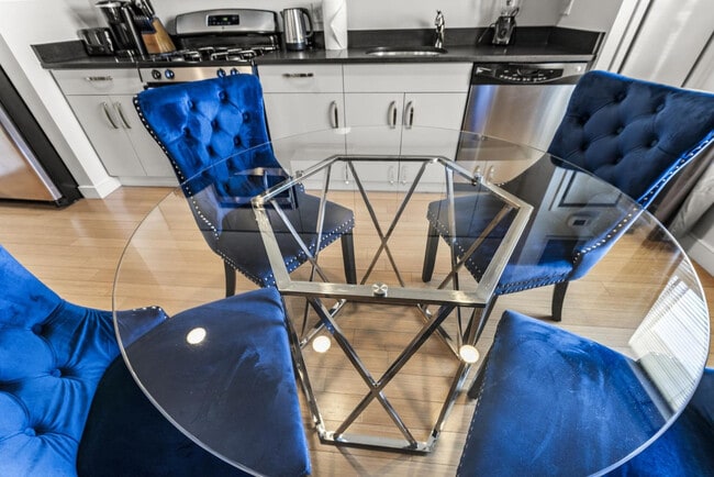 Building Photo - 601 Albany St