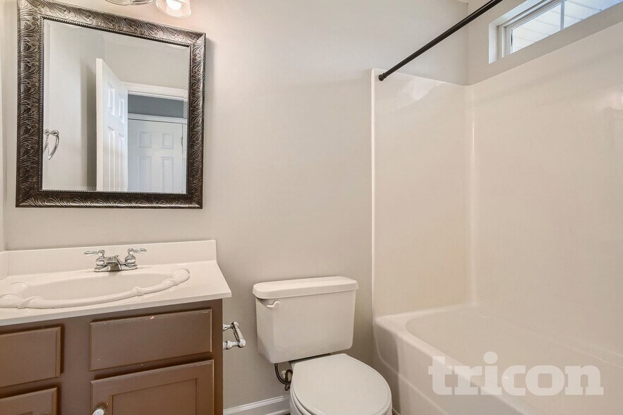 Building Photo - 207 Towbridge Dr