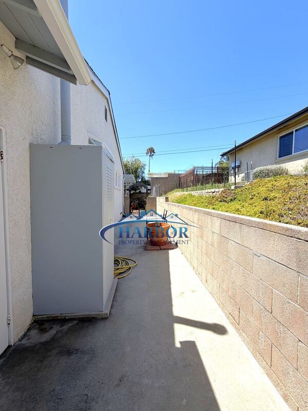 Building Photo - 2028 Elberon Ave