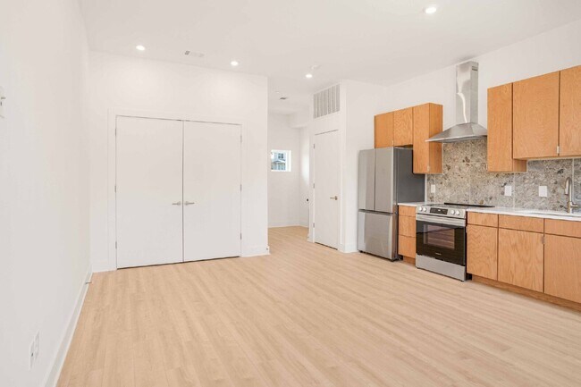 Building Photo - 1310 Lischey Ave