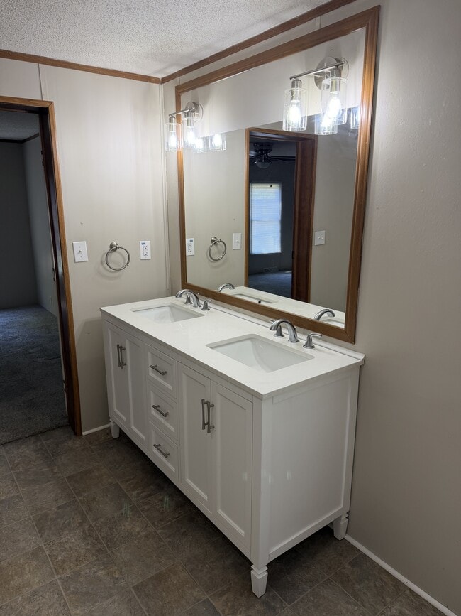 Building Photo - 1460 Patterson Dr