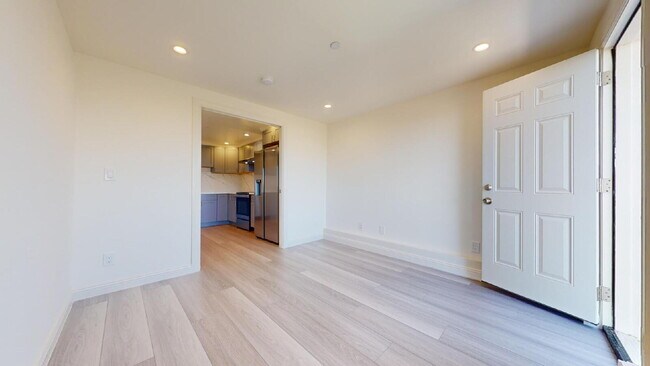 Building Photo - "Charming 3-Bed Oasis on Frankfort St: Spacious 2-Bath Retreat in Daly City!"